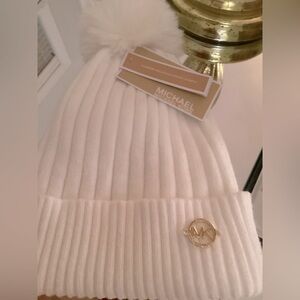 Beautiful Michael kors super soft hat New